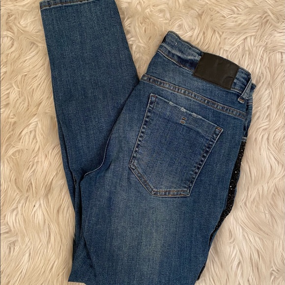 Zara Distressed Jeans w/side detail - Picture 2 of 4
